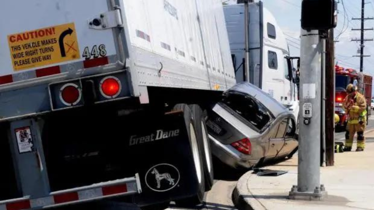 As a major trucking company, J.B. Hunt is responsible for maintaining high standards in hiring, training, and vehicle maintenance. Any failure in these areas can lead to severe accidents, and the company may be held liable. A proficient Florida truck accident lawyer will assess whether J.B. Hunt complied with federal and state regulations regarding driver training, work hours, and vehicle upkeep.